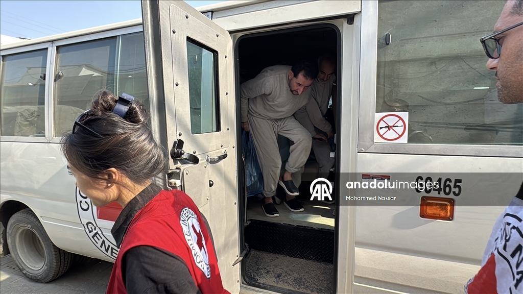 İsrail'in Gazze'den alıkoyduğu 5 Filistinli serbest bırakıldı