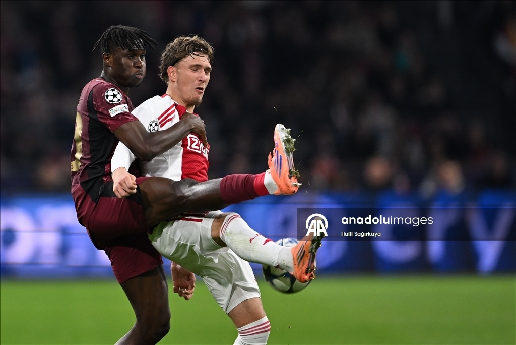 «Галатасарай» разгромил «Аякс» в четвертом туре Лиги чемпионов УЕФА 12