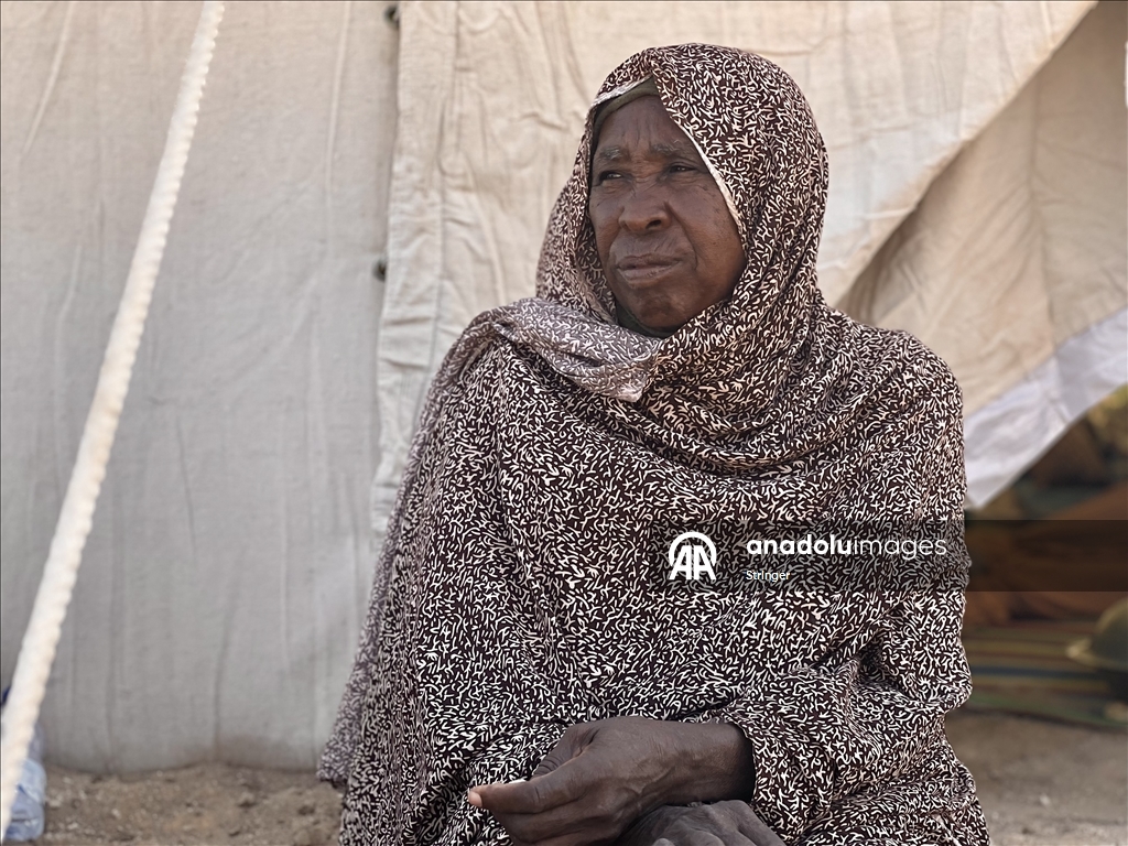 Sudan'ın Faşir şehrinden on binlerce Sudanlı yerinden edildi