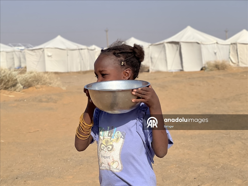 Sudan'ın Faşir şehrinden on binlerce Sudanlı yerinden edildi