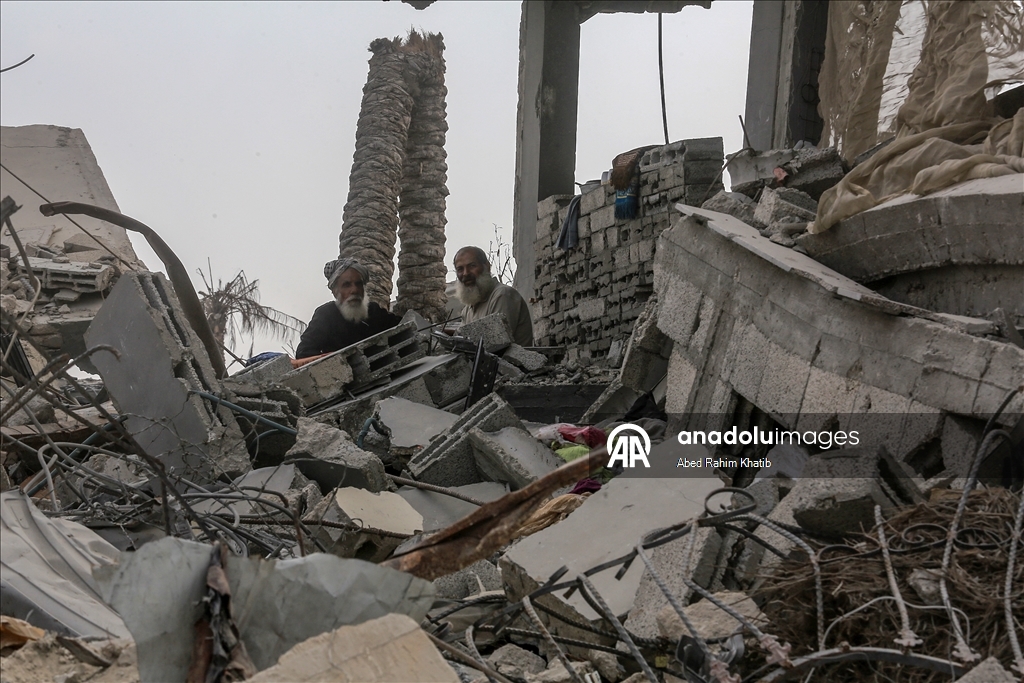 Han Yunus'taki Filistinli aileler enkaz arasında yaşam mücadelesi veriyor