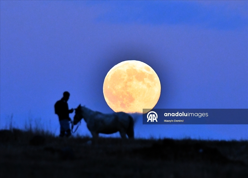 Полная луна создала живописные виды 20