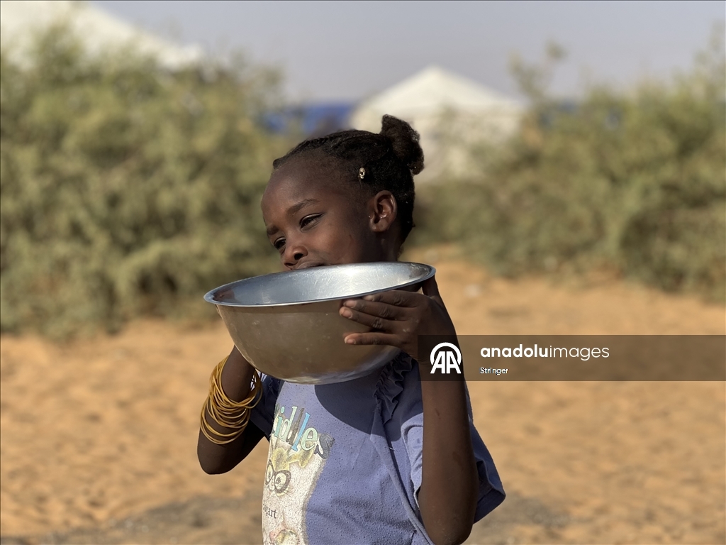 Sudan'ın Faşir şehrinden on binlerce Sudanlı yerinden edildi