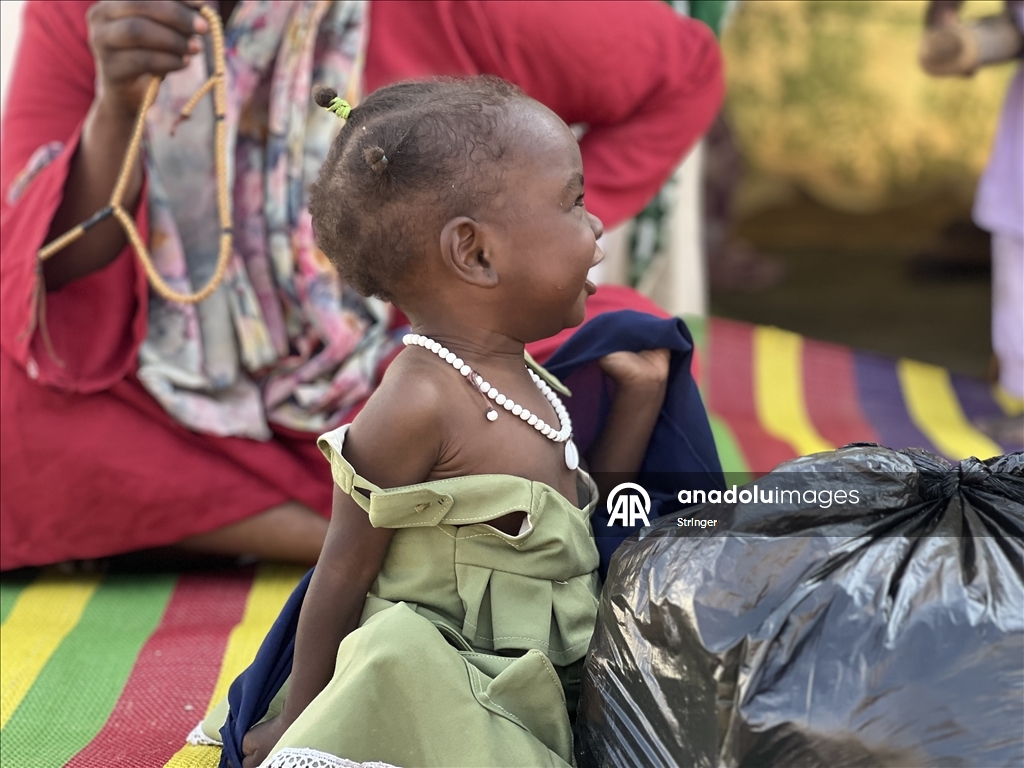 Sudan'ın Faşir şehrinden on binlerce Sudanlı yerinden edildi