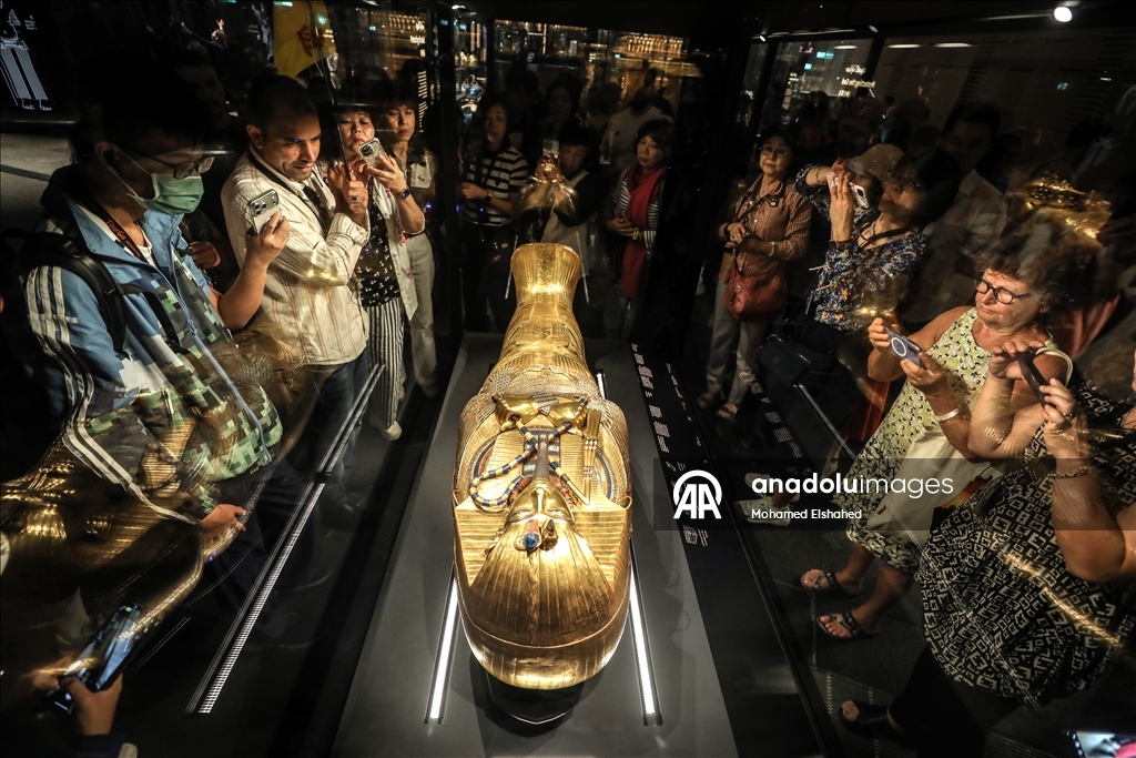 Большой Египетский музей представил золотой саркофаг Тутанхамона