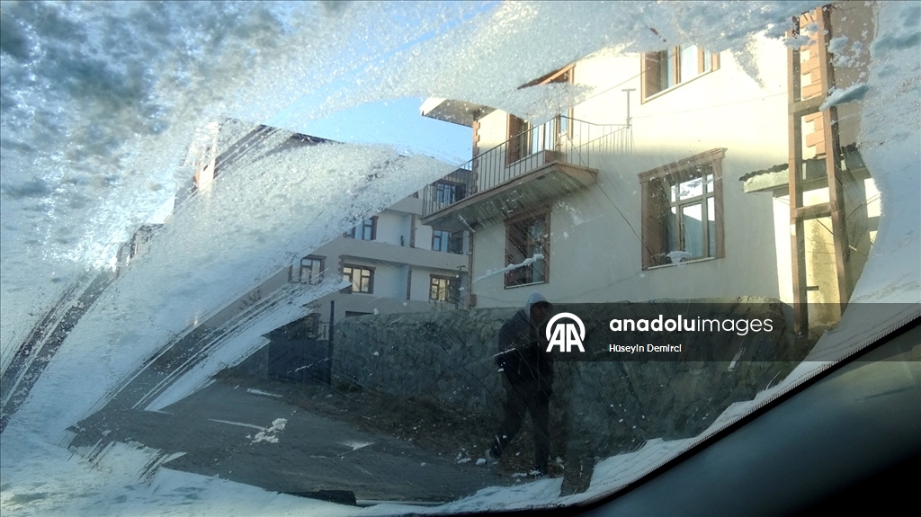 Kars’ta soğuk hava ve kırağı etkili oldu