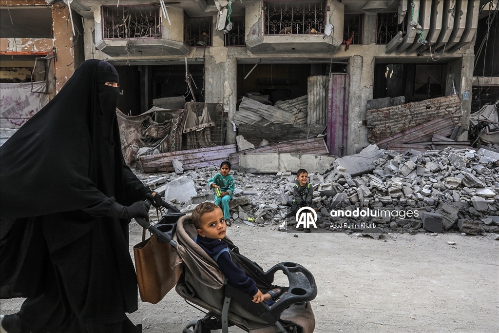 Han Yunus'taki Filistinli aileler enkaz arasında yaşam mücadelesi veriyor