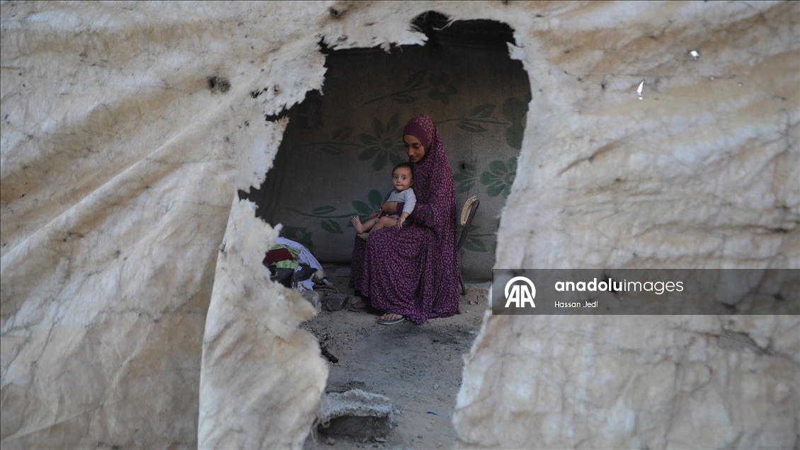 Gazze'de yerinden edilmiş Filistinli aileler kışı yıpranmış çadırlarla karşılayacak