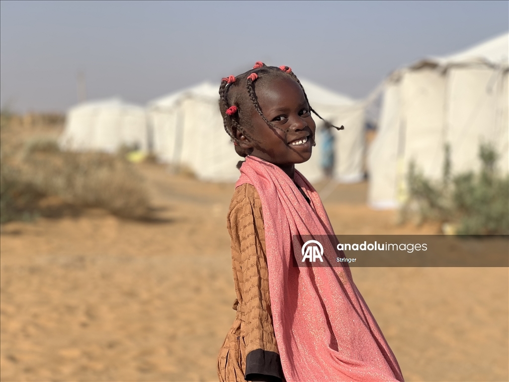 Sudan'ın Faşir şehrinden on binlerce Sudanlı yerinden edildi