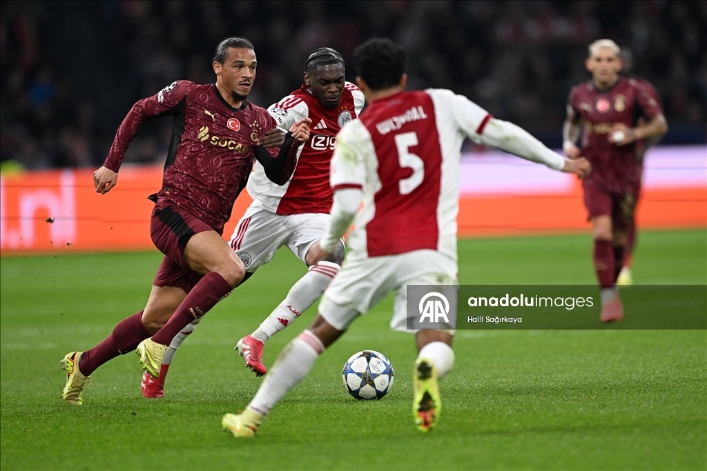 «Галатасарай» разгромил «Аякс» в четвертом туре Лиги чемпионов УЕФА 10