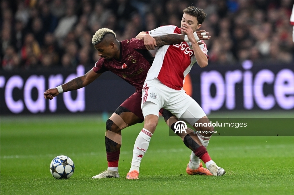 «Галатасарай» разгромил «Аякс» в четвертом туре Лиги чемпионов УЕФА 18