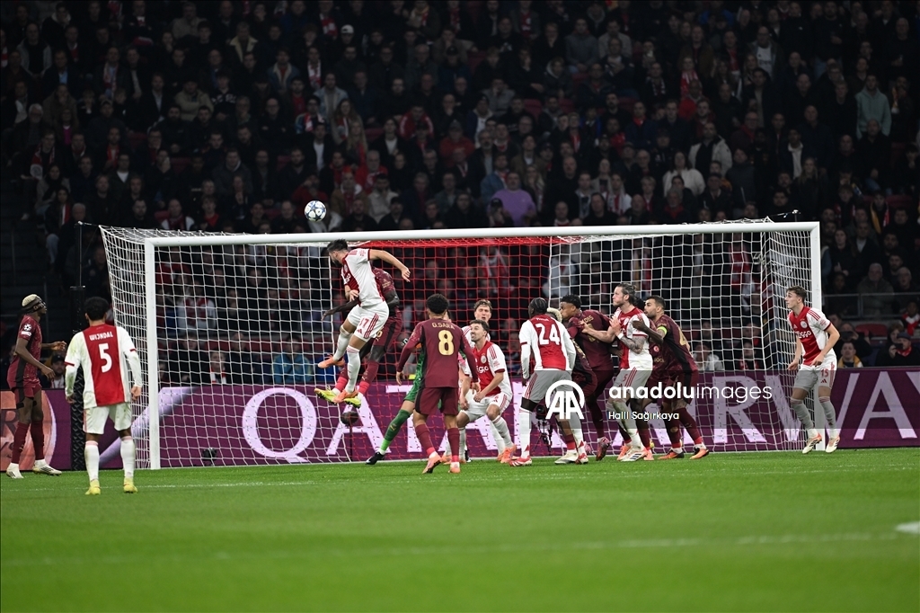 «Галатасарай» разгромил «Аякс» в четвертом туре Лиги чемпионов УЕФА 9