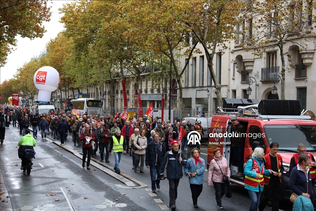 Retirees stage protest in Paris