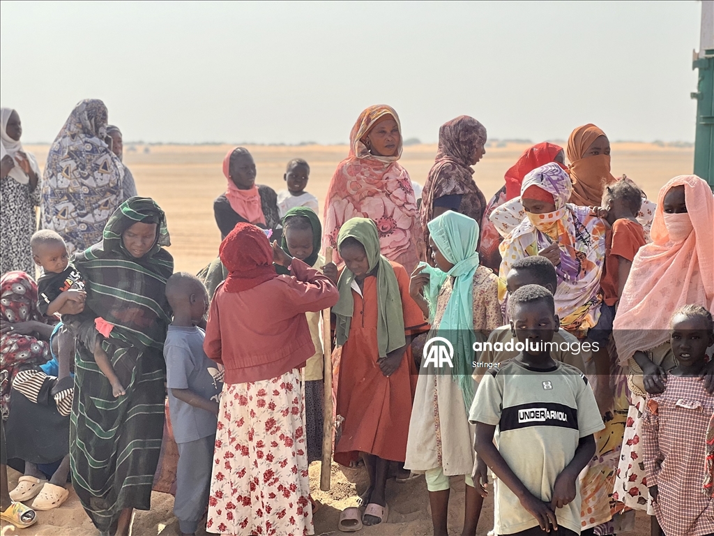 Sudan'ın Faşir şehrinden on binlerce Sudanlı yerinden edildi