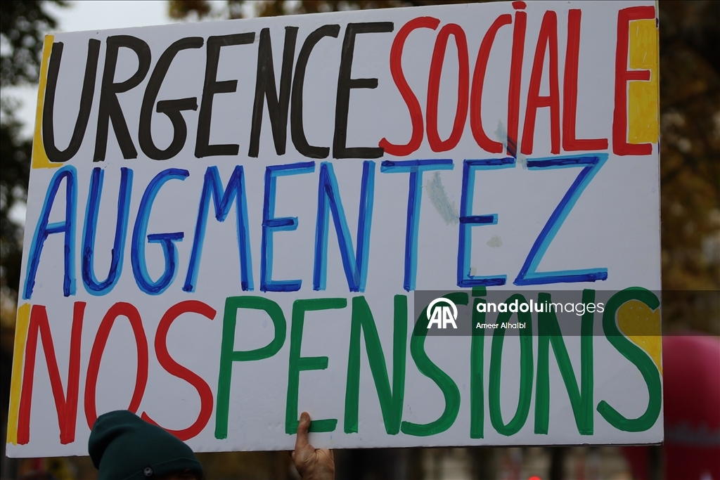 Retirees stage protest in Paris