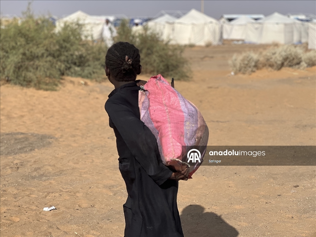 Sudan'ın Faşir şehrinden on binlerce Sudanlı yerinden edildi