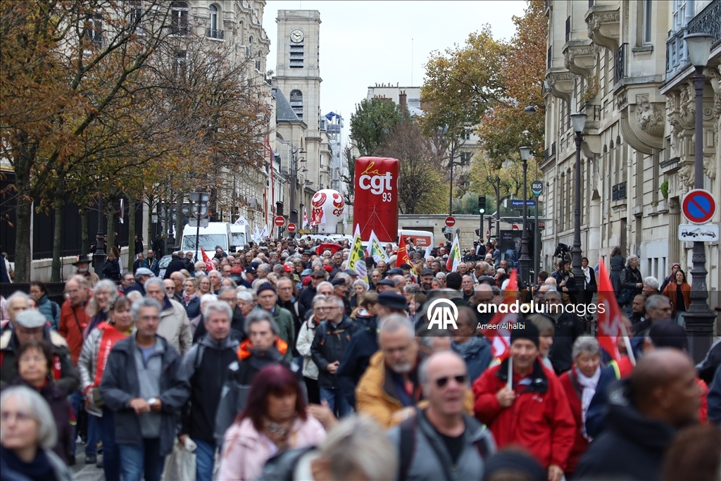 Fransa'da emekliler, yaşam koşullarının iyileştirilmesi talebiyle protesto düzenledi
