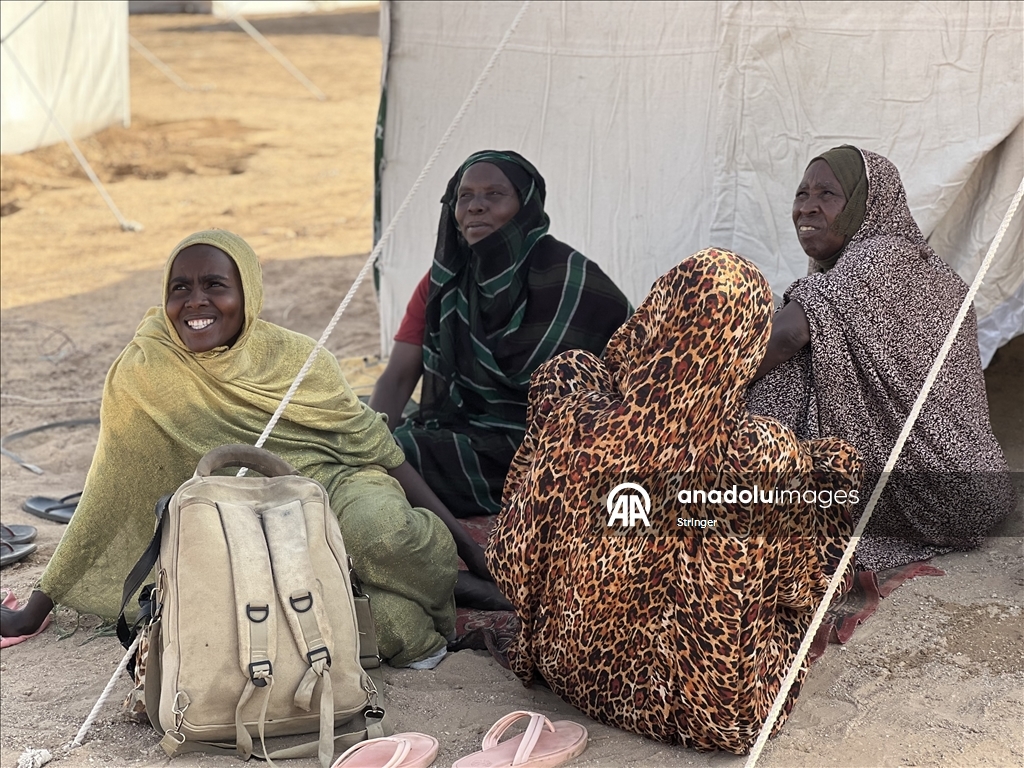 Sudan'ın Faşir şehrinden on binlerce Sudanlı yerinden edildi