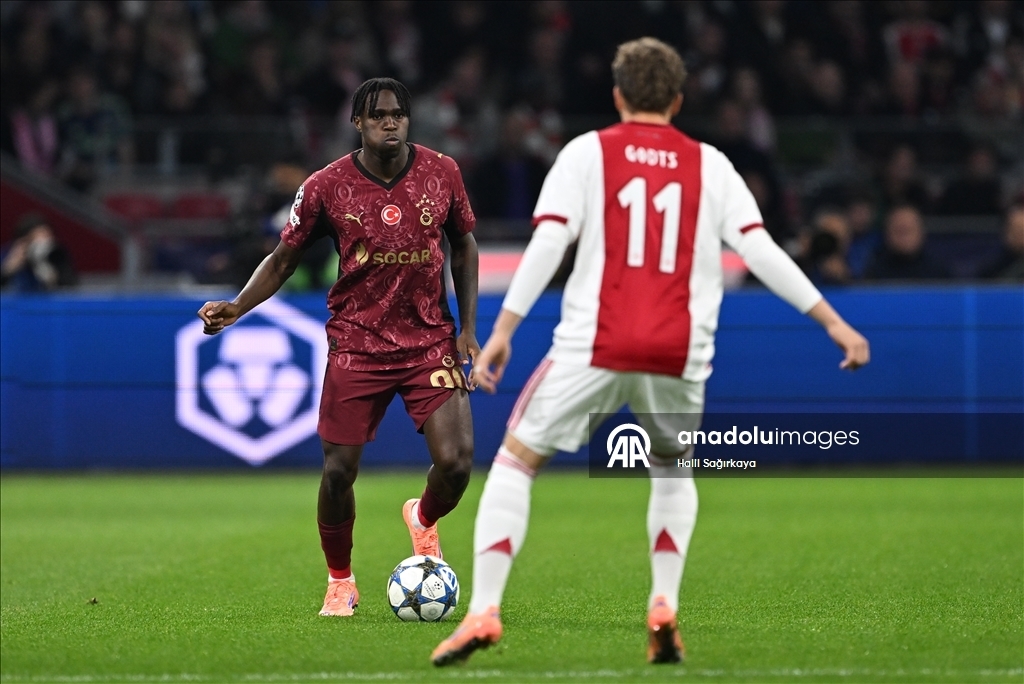 «Галатасарай» разгромил «Аякс» в четвертом туре Лиги чемпионов УЕФА 21