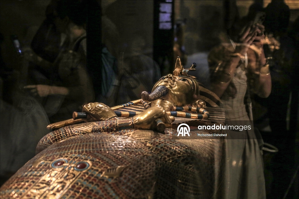 Большой Египетский музей представил золотой саркофаг Тутанхамона