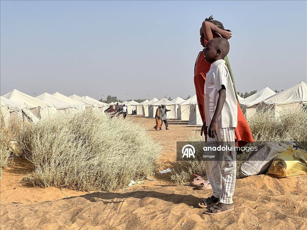 Sudan'ın Faşir şehrinden on binlerce Sudanlı yerinden edildi