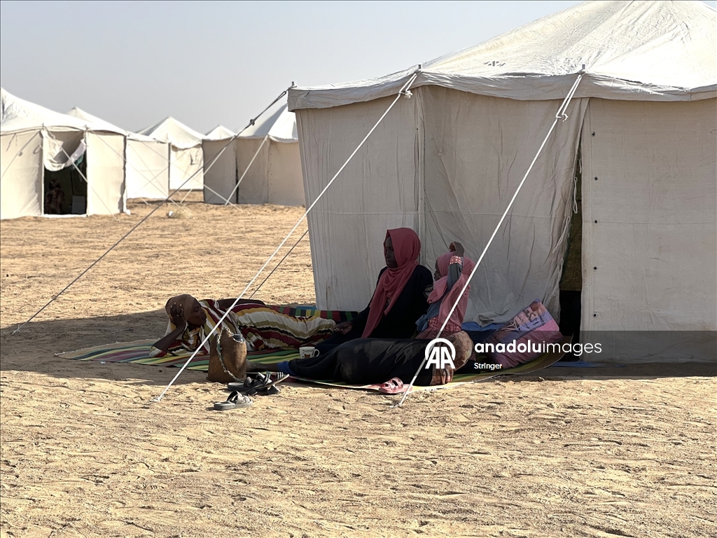 Sudan'ın Faşir şehrinden on binlerce Sudanlı yerinden edildi