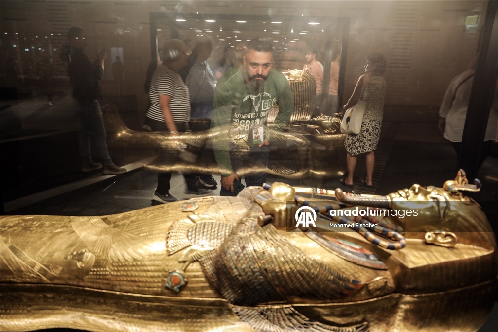 Большой Египетский музей представил золотой саркофаг Тутанхамона