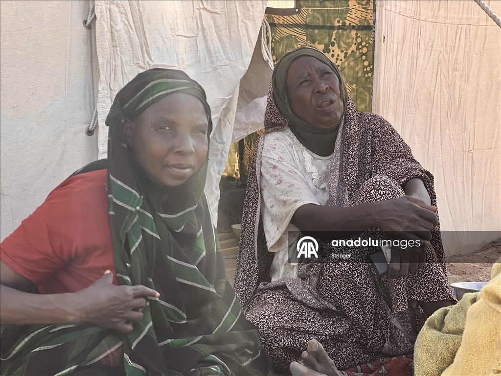 Sudan'ın Faşir şehrinden on binlerce Sudanlı yerinden edildi