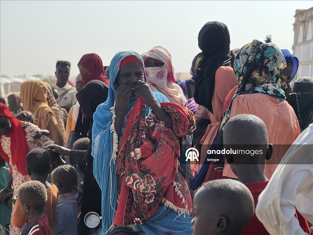 Sudan'ın Faşir şehrinden on binlerce Sudanlı yerinden edildi