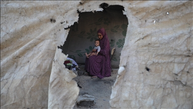 Gazze'de yerinden edilmiş Filistinli aileler kışı yıpranmış çadırlarla karşılayacak