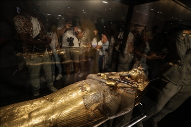 Большой Египетский музей представил золотой саркофаг Тутанхамона