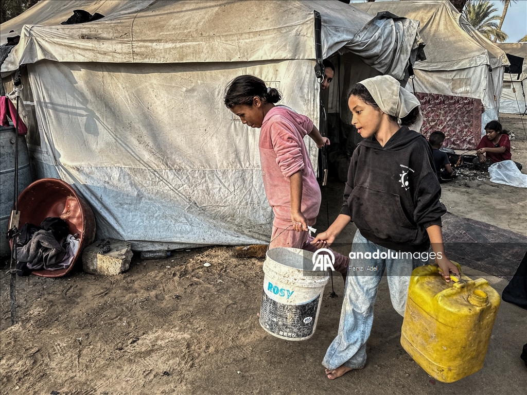Gazze’de 70 yaşındaki bir büyükanne, 15 torunu ile hayatta kalma mücadelesi veriyor