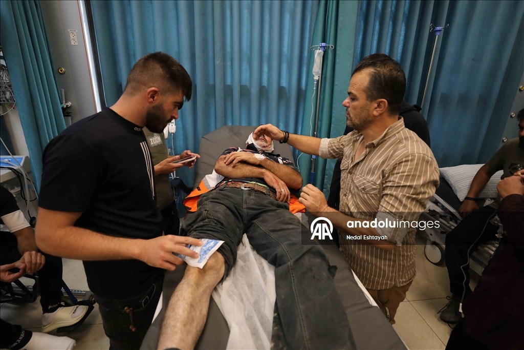 Filistin topraklarını gasbeden İsrailliler, Batı Şeria'da gazeteciler ve yabancı aktivistlere saldırdı