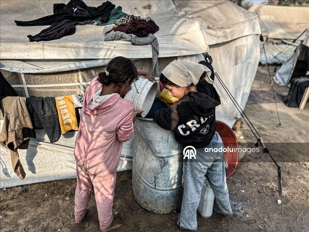 Gazze’de 70 yaşındaki bir büyükanne, 15 torunu ile hayatta kalma mücadelesi veriyor
