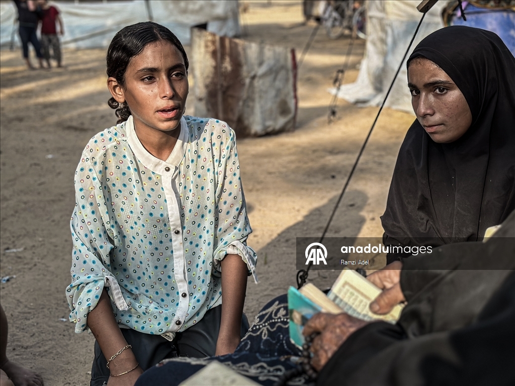 Gazze’de 70 yaşındaki bir büyükanne, 15 torunu ile hayatta kalma mücadelesi veriyor