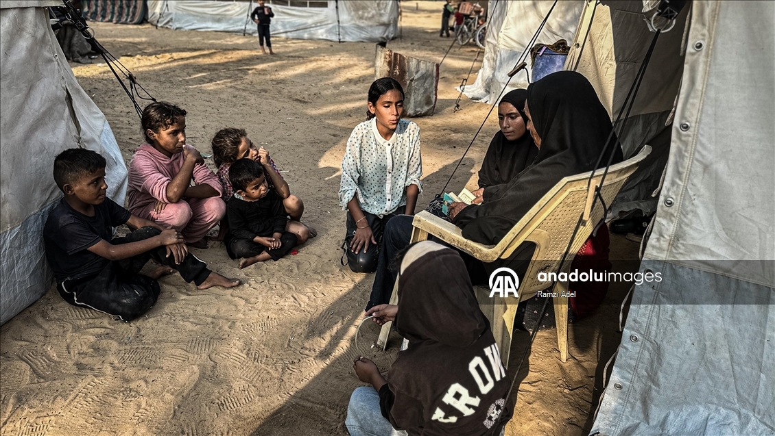 Gazze’de 70 yaşındaki bir büyükanne, 15 torunu ile hayatta kalma mücadelesi veriyor
