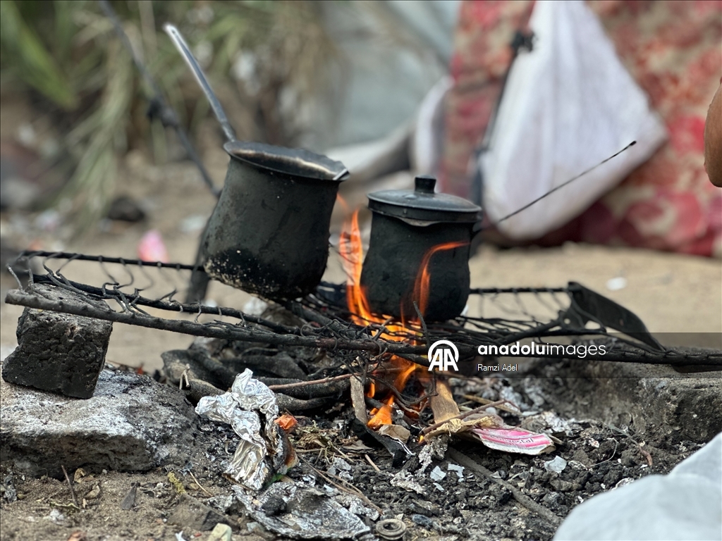 Gazze’de 70 yaşındaki bir büyükanne, 15 torunu ile hayatta kalma mücadelesi veriyor