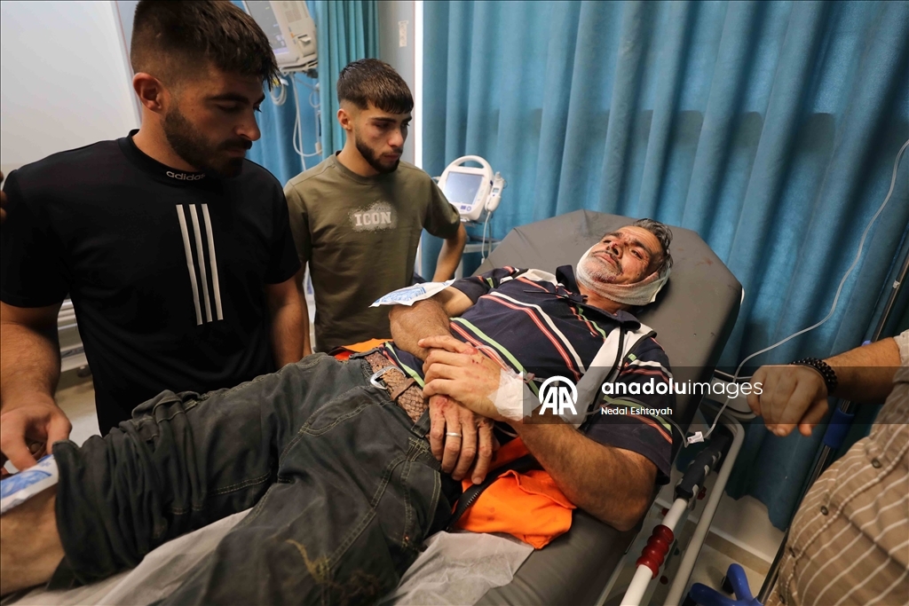 Filistin topraklarını gasbeden İsrailliler, Batı Şeria'da gazeteciler ve yabancı aktivistlere saldırdı