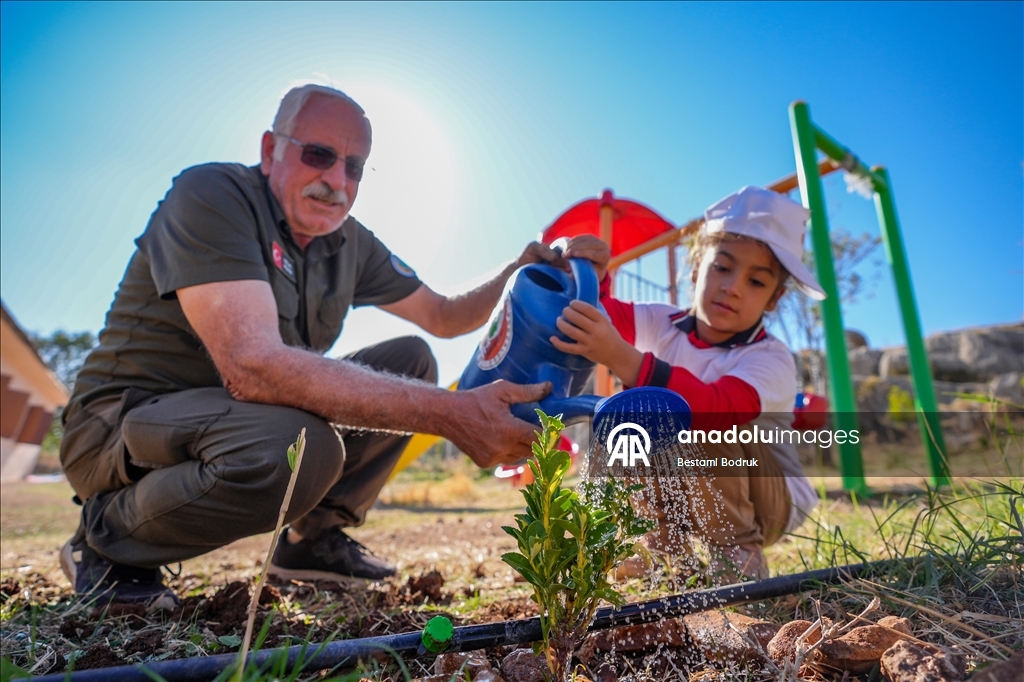 Diyarbakır'da Geleceğe Nefes Projesi ile kırsalda "yeşil vatan" sevgisi aşılanıyor