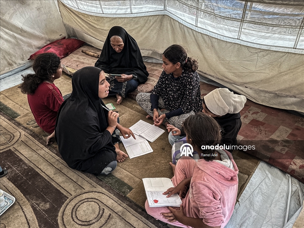 Gazze’de 70 yaşındaki bir büyükanne, 15 torunu ile hayatta kalma mücadelesi veriyor