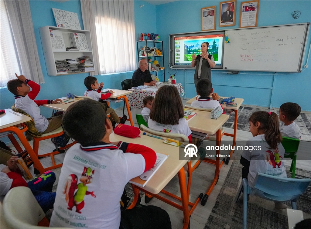 Diyarbakır'da Geleceğe Nefes Projesi ile kırsalda "yeşil vatan" sevgisi aşılanıyor