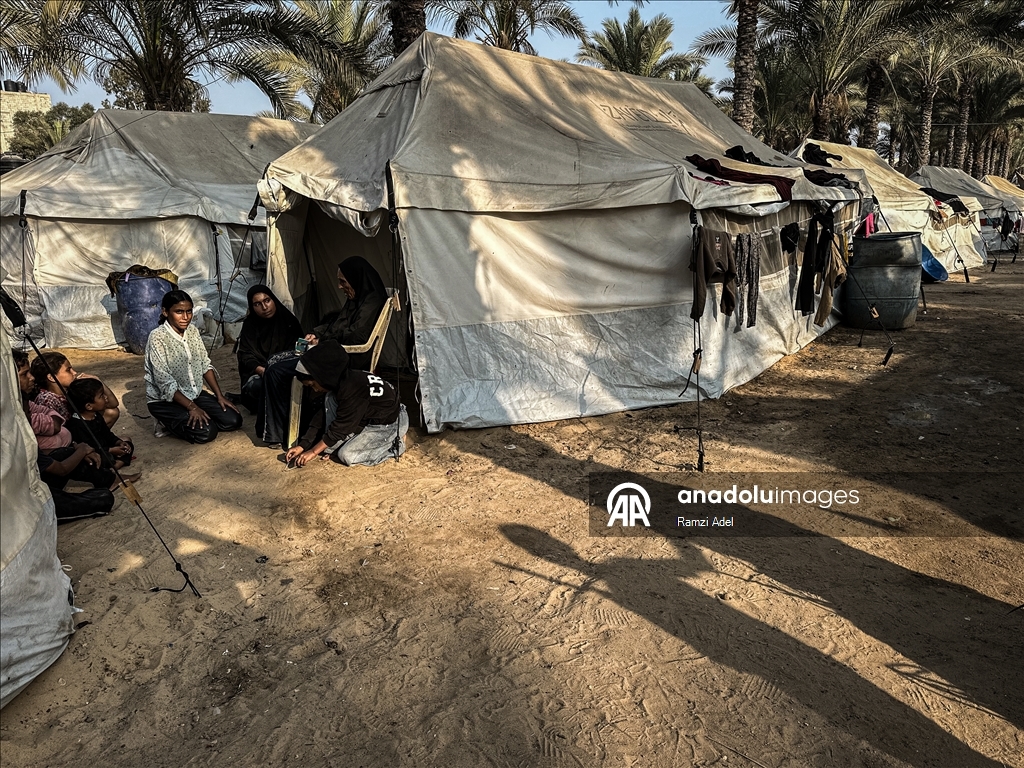 Gazze’de 70 yaşındaki bir büyükanne, 15 torunu ile hayatta kalma mücadelesi veriyor