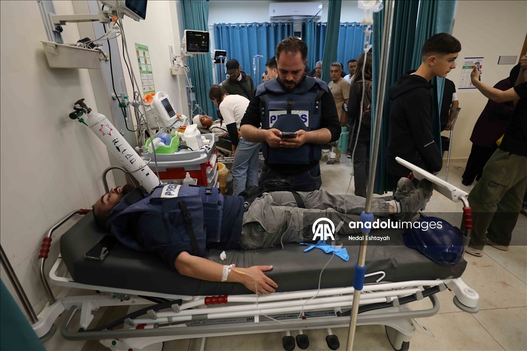 Filistin topraklarını gasbeden İsrailliler, Batı Şeria'da gazeteciler ve yabancı aktivistlere saldırdı