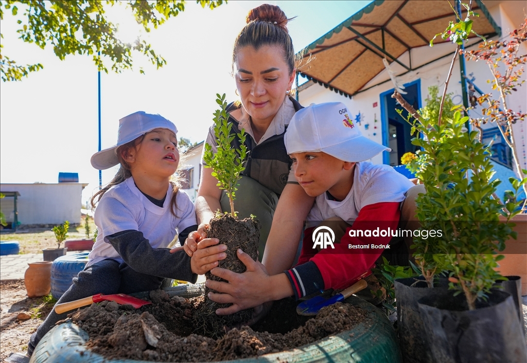 Diyarbakır'da Geleceğe Nefes Projesi ile kırsalda "yeşil vatan" sevgisi aşılanıyor
