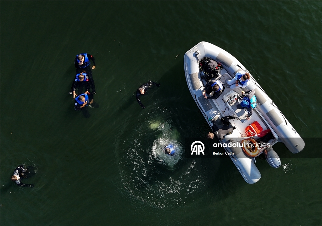 AA'nın savaş muhabirliği eğitiminde "suda hayatta kalma" dersi verildi