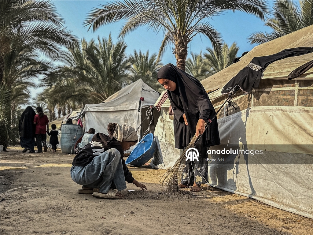 Gazze’de 70 yaşındaki bir büyükanne, 15 torunu ile hayatta kalma mücadelesi veriyor