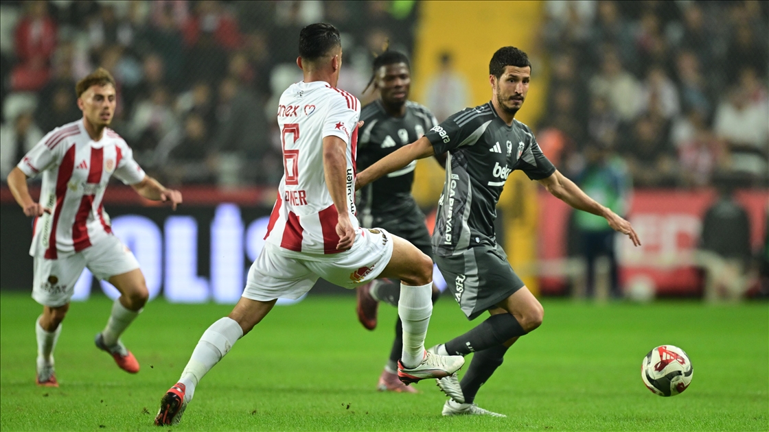 Beşiktaş deplasmanda 3 puanı 3 golle aldı