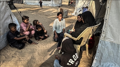 Gazze’de 70 yaşındaki bir büyükanne, 15 torunu ile hayatta kalma mücadelesi veriyor