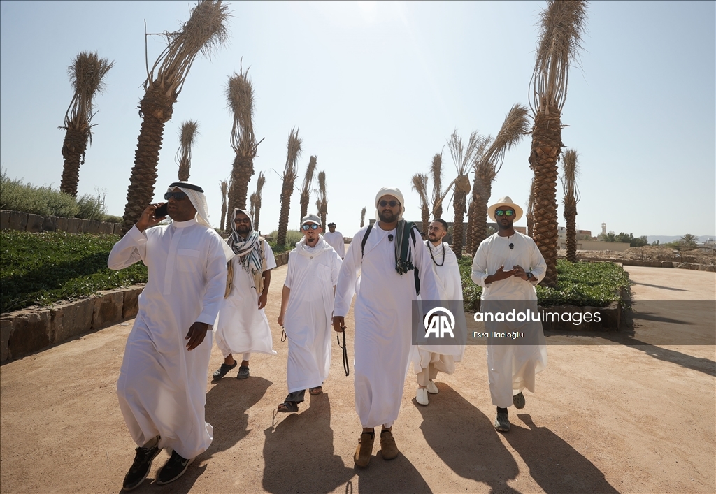 على خطى النبي.. مسلمون يختتمون رحلة من مكة إلى المدينة