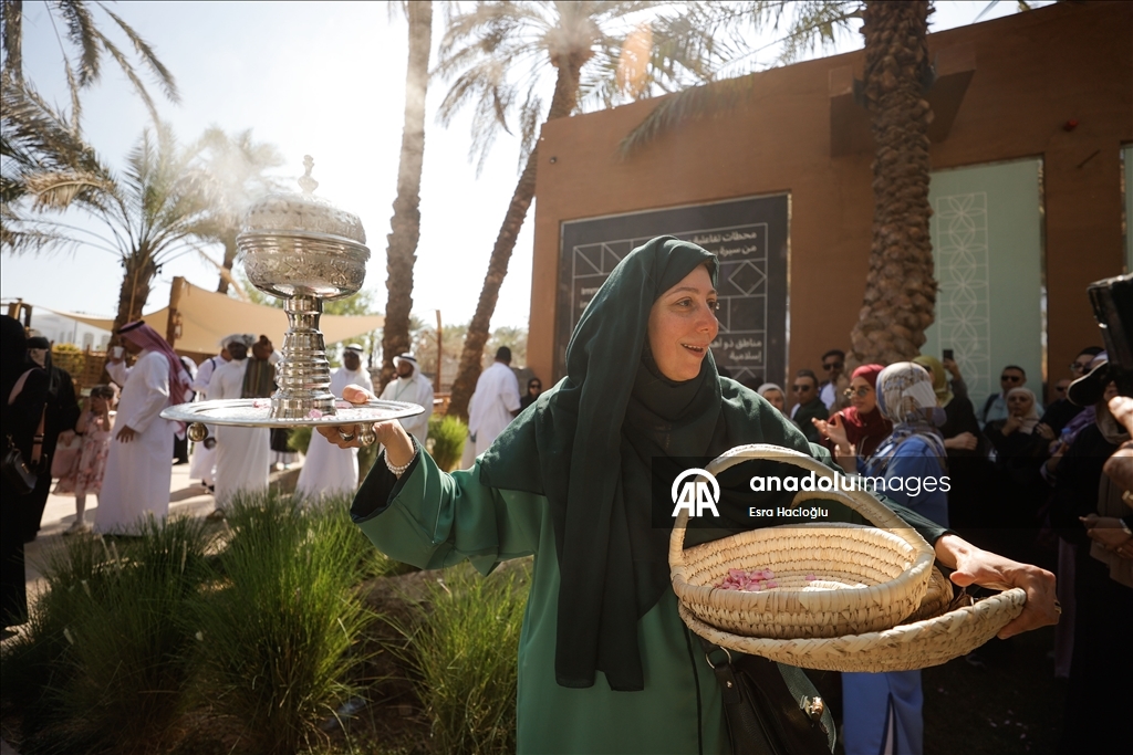 على خطى النبي.. مسلمون يختتمون رحلة من مكة إلى المدينة